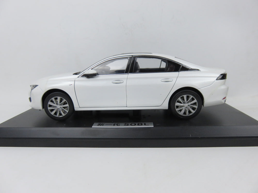 Original factory authentic 1:18 PEUGEOT new generation 508L Diecast car models for gift, toys