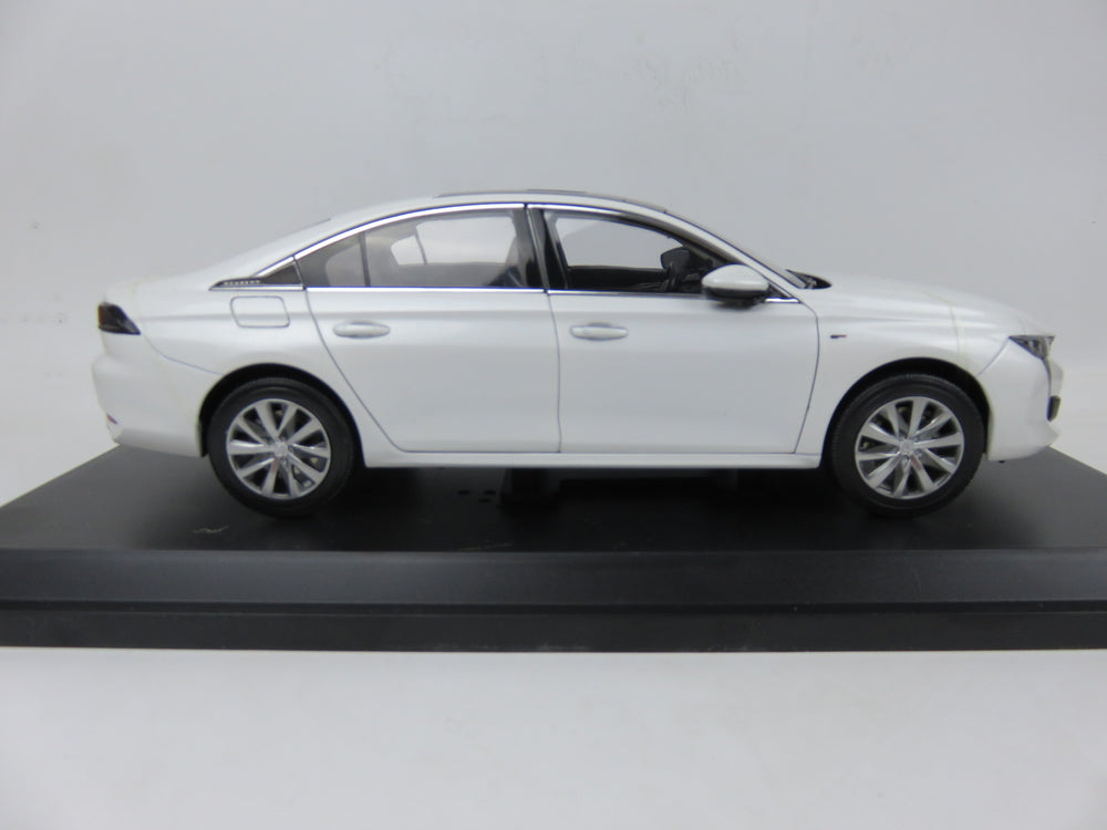 Original factory authentic 1:18 PEUGEOT new generation 508L Diecast car models for gift, toys