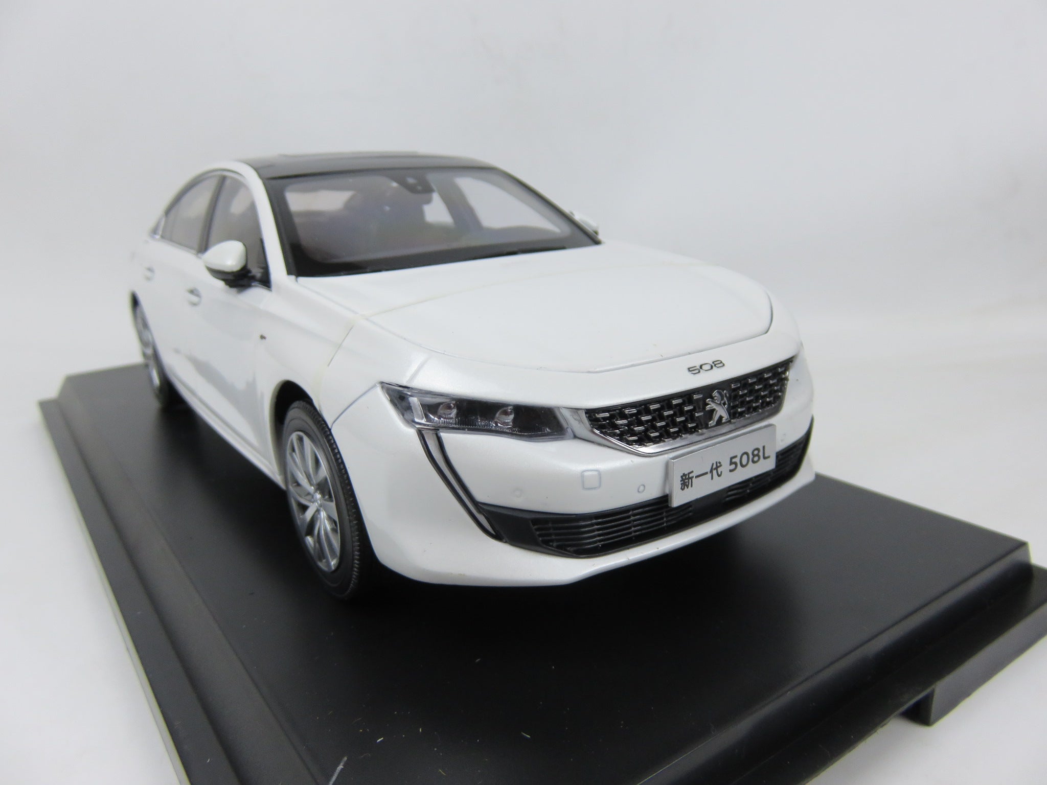 MINIATURE PEUGEOT NOUVELLE 508 1/43