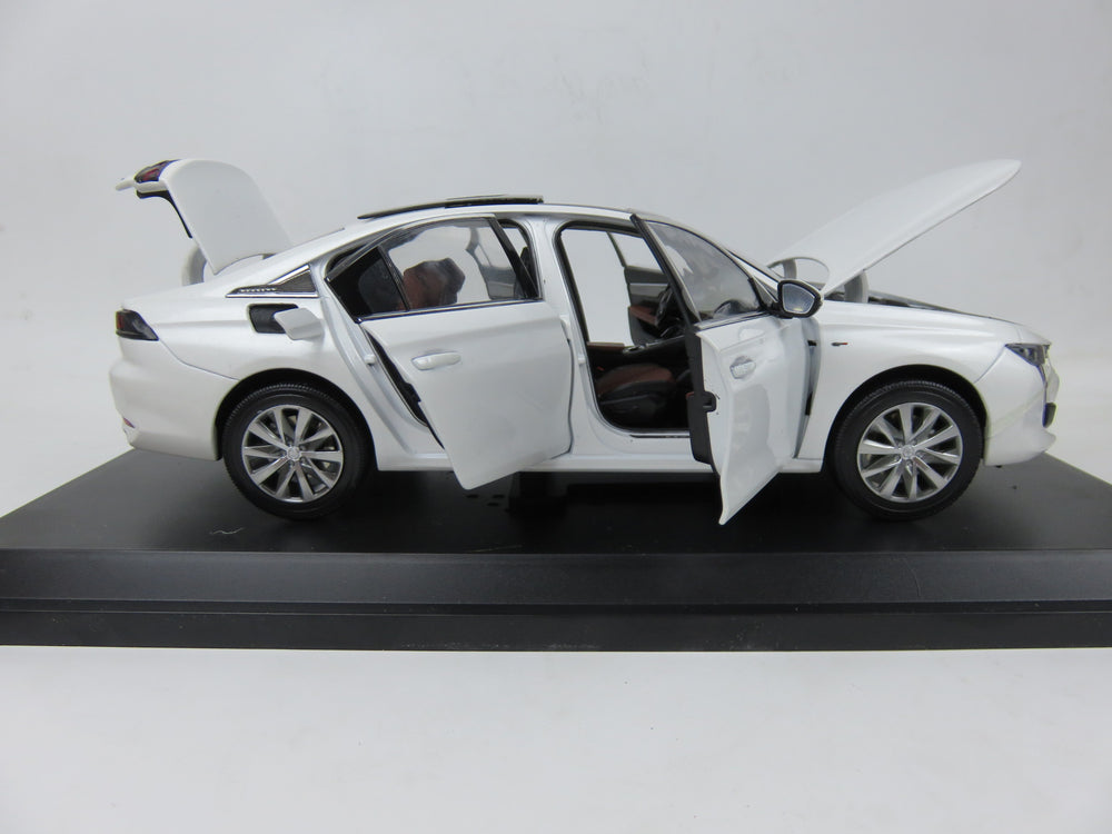 Original factory authentic 1:18 PEUGEOT new generation 508L Diecast car models for gift, toys