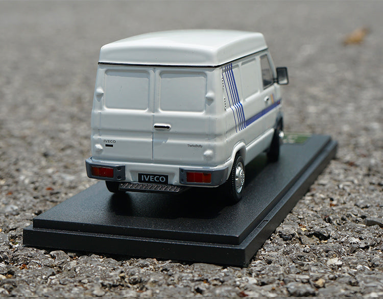 Original factory 1:43 Yuejin IVECO diecast small truck model alloy MPV van car model