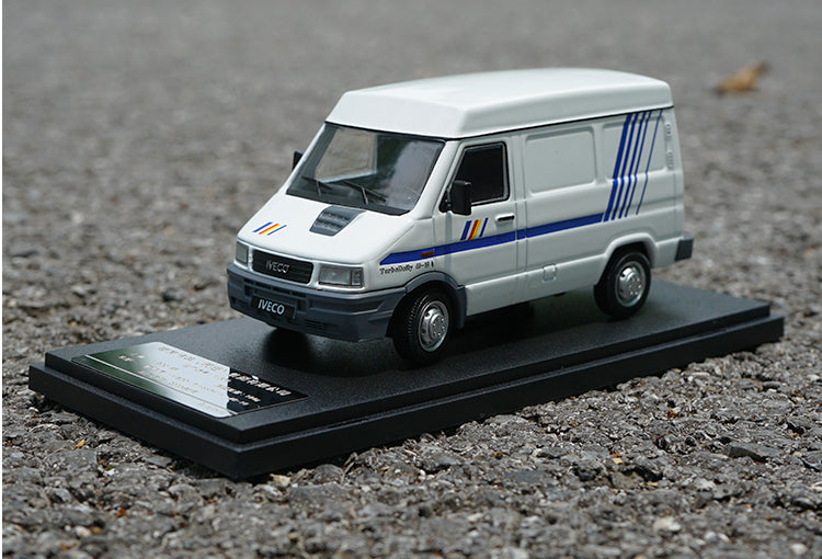 Original factory 1:43 Yuejin IVECO diecast small truck model alloy MPV van car model