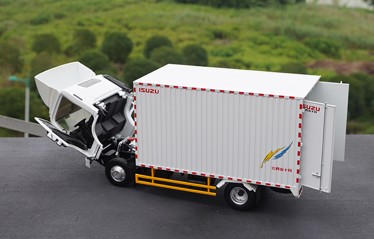 Original factory 1:18 Isuzu Yifang Wing ES diecast light truck model for gift, collection