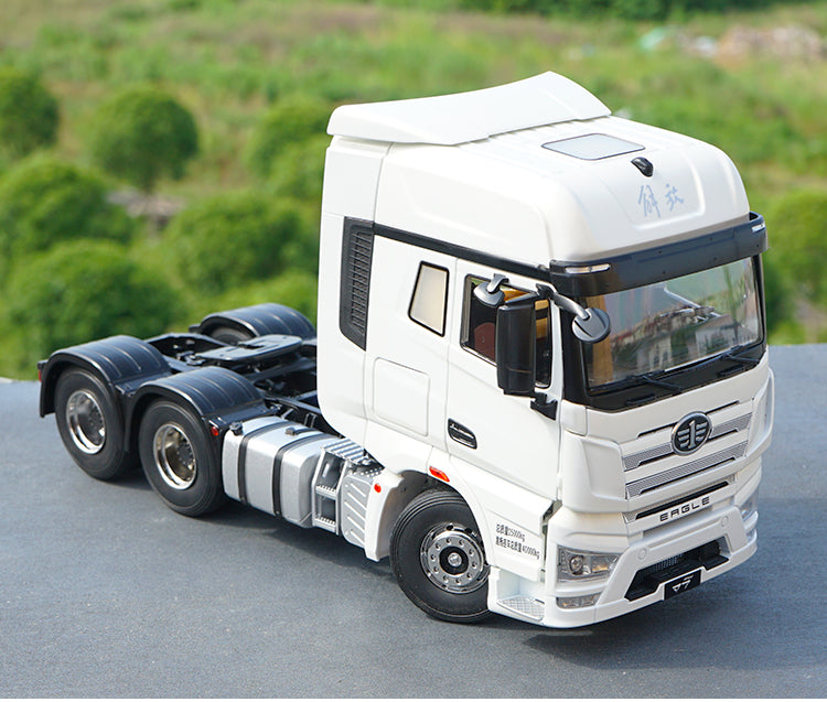 Original factory authentic 1:24 FAW EAGLE J7 diecast semi-trailer tractor models for gift, collection