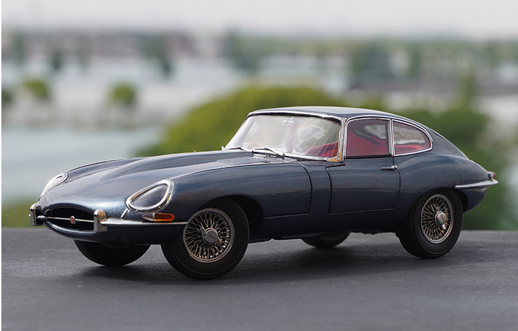 Classic 1:18 Kyosho Jaguar E-type diecast car model alloy 60th anniversary scale car miniature for collection