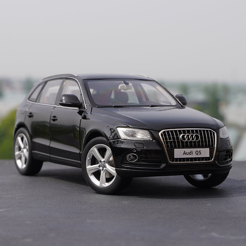 Original factory 1:18 Kyosho Audi Q5 diecast SUV car model for gift, collection