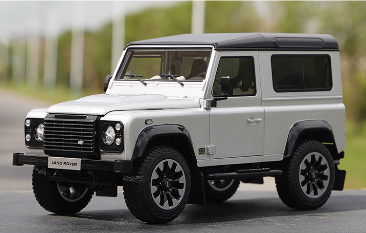 1:18 LCD Land Rover Defender 90 Works V8 70th Edition diecast alloy toy scale car model for gift, collection