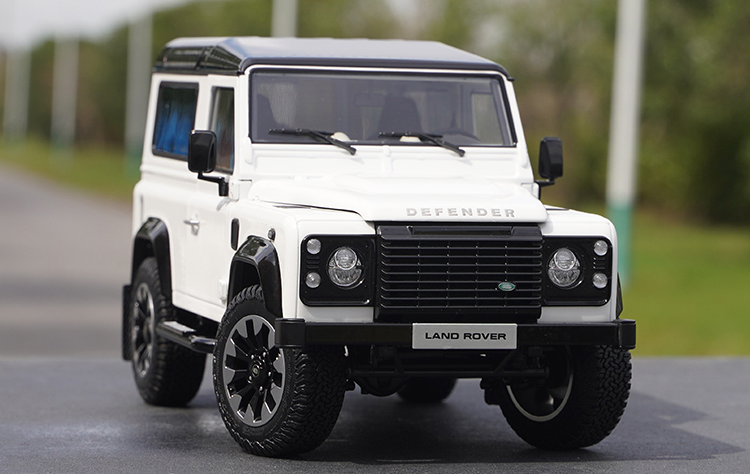 1:18 LCD Land Rover Defender 90 Works V8 70th Edition diecast alloy toy scale car model for gift, collection