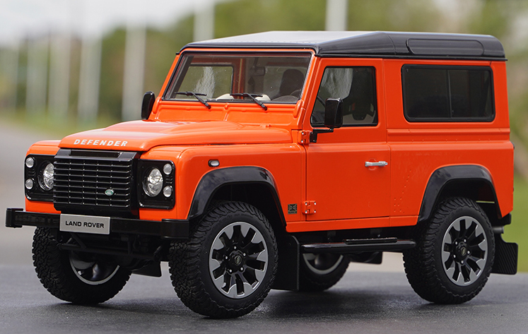 1:18 LCD Land Rover Defender 90 Works V8 70th Edition diecast alloy toy scale car model for gift, collection