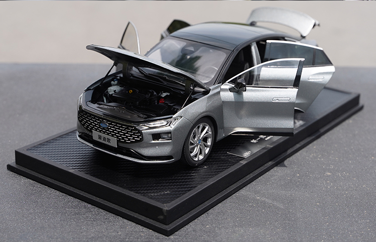 Original factory 1:18 FORD New generation MONDEO 2022 diecast scale car model for gift, toys
