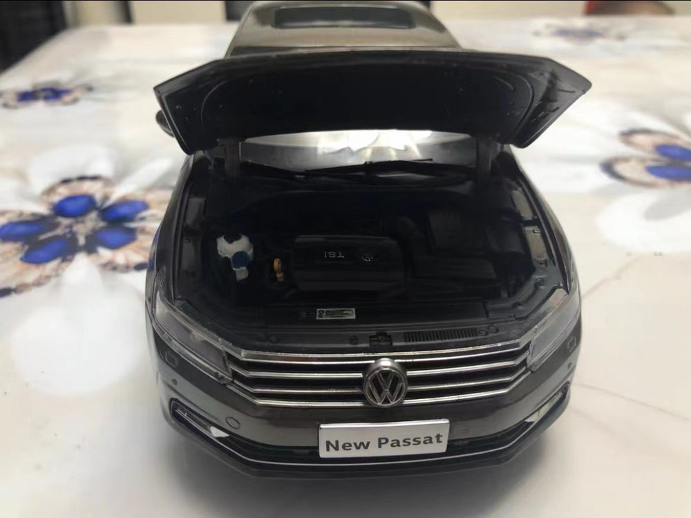 1:18 Volkswagen VW new passat scale car model miniature in brown color