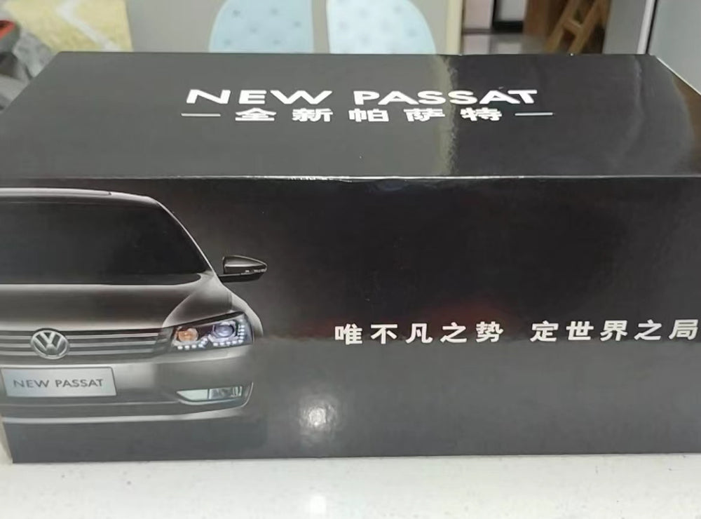 1:18 Volkswagen VW New Passat scale car model in blue color 2012 version