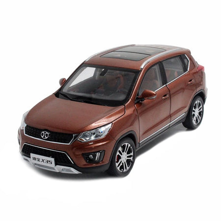 1：18 Baic Senova X35 SUV diecast model with small gift