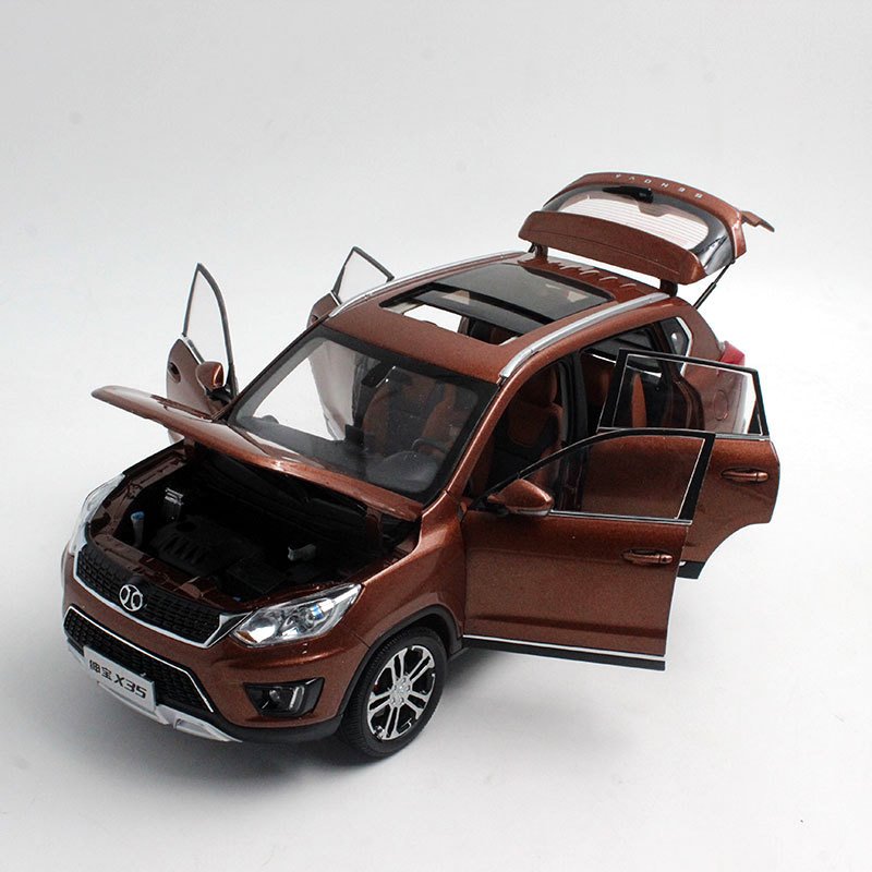 1：18 Baic Senova X35 SUV diecast model with small gift