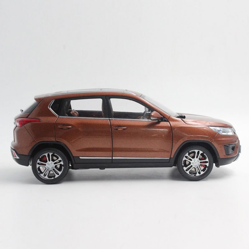 1：18 Baic Senova X35 SUV diecast model with small gift