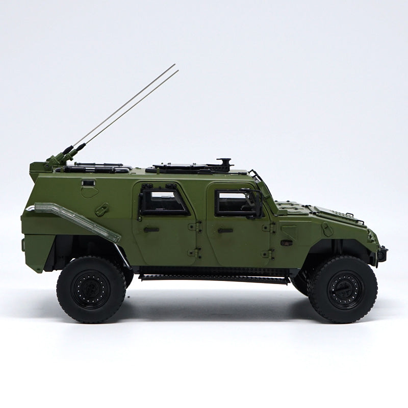 Original 1:18 Dongfeng New Warrior Off-road Armored Vehicles Alloy 70th anniversary parade military armored car models for gift, collection