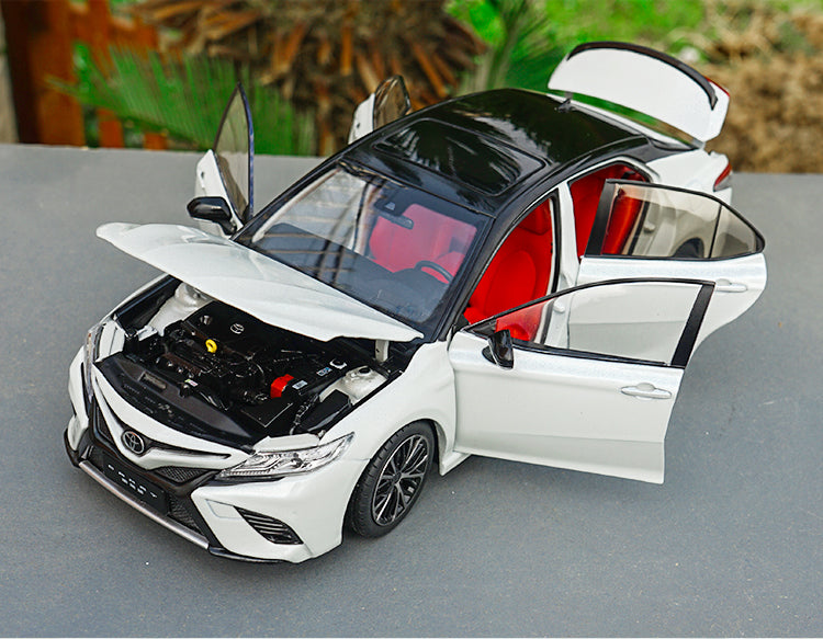 2018 toyota top camry diecast