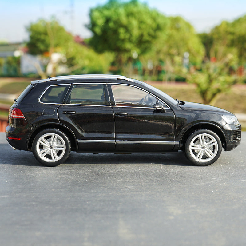 Original Authorized Authentic 1:18 scale Alloy Toy Vehicles VW GTA TSI Touareg SUV classic Toys car model for christmas/Birthday gift, collection