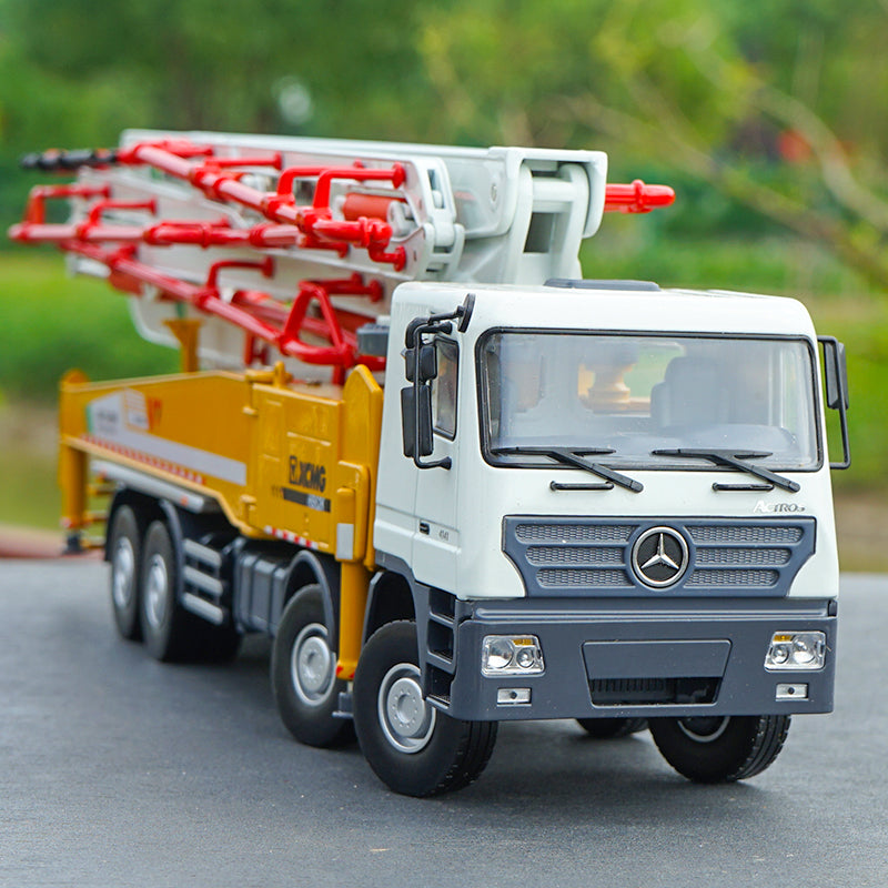 Original authentic 1:35 XCMG HB62K Schwing V7 62m diecast Pump Truck model for gift, collection