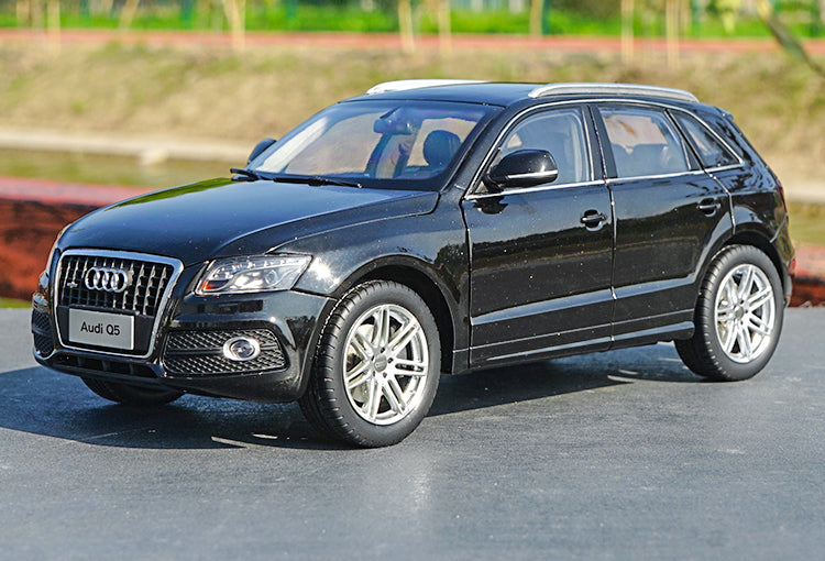 Original Authorized Authentic alloy 1:18 scale Audi Q5 Suv DieCast classic Car Model for christmas/birthday gift, collection