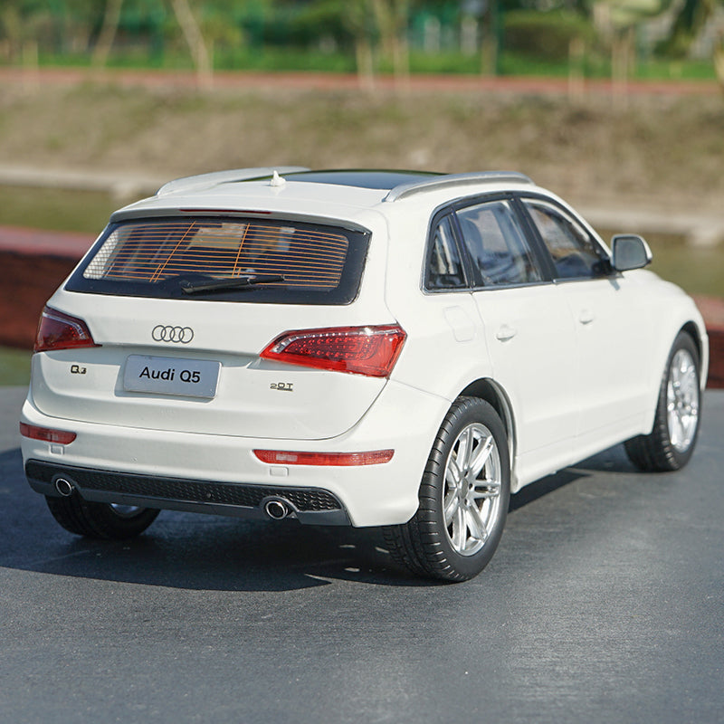 Original Authorized Authentic alloy 1:18 scale Audi Q5 Suv DieCast classic Car Model for christmas/birthday gift, collection