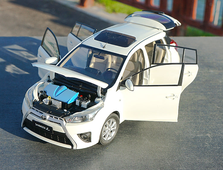 Original Authorized factory 1:18 Toyata Yaris L Car Model, Classic toy car models for gift, collection