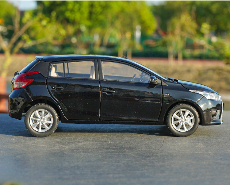 Original Authorized factory 1:18 Toyata Yaris L Car Model, Classic toy car models for gift, collection