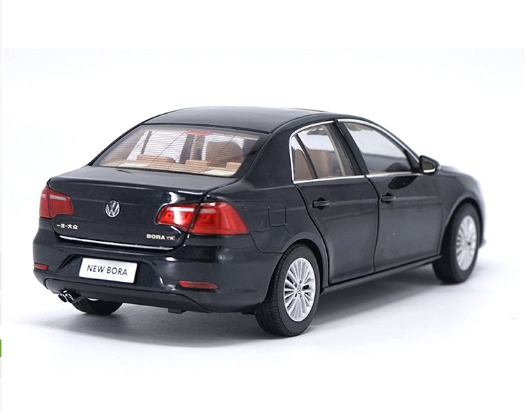 Original Authorized factory VW 1:18 diecast NEW BORA 2013 car models, Classic toy car Models for gift, collection