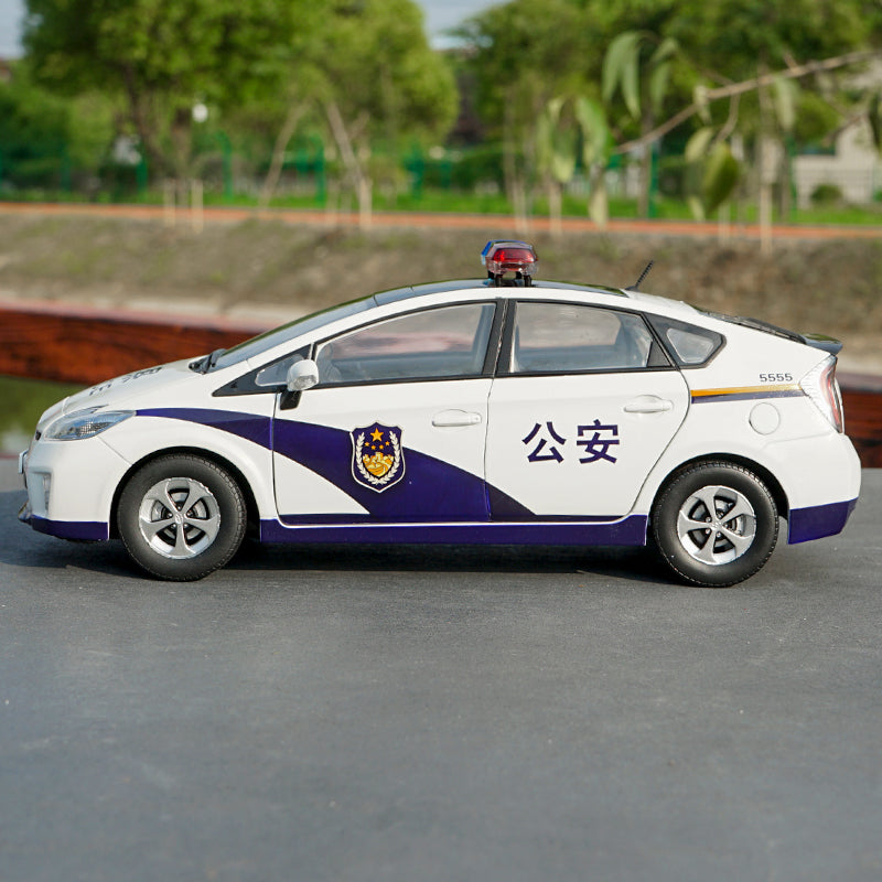 Original Authorized factory diecast 1:18 Toyota Prius hybrid Diecast Metal Classic toy Models for gift, collection