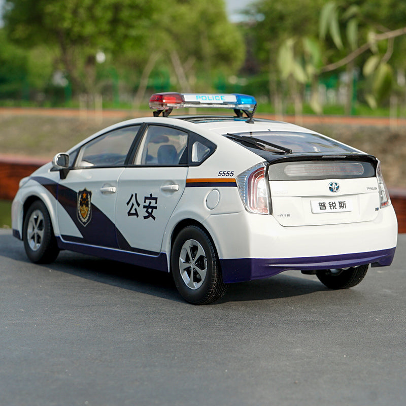 Original Authorized factory diecast 1:18 Toyota Prius hybrid Diecast Metal Classic toy Models for gift, collection