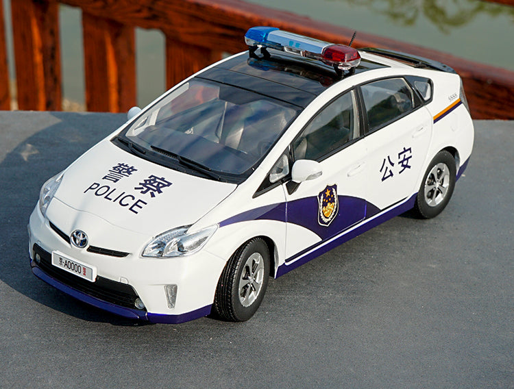 Original Authorized factory diecast 1:18 Toyota Prius hybrid Diecast Metal Classic toy Models for gift, collection