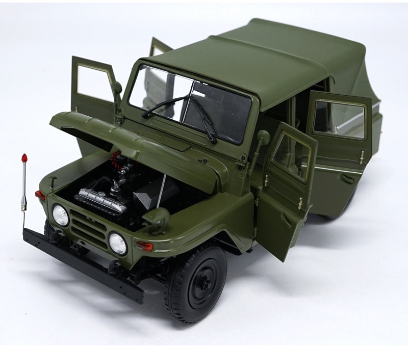 Original Authorized factory diecast 1:18 beijing jeep BJ212 green Classic toy car Models for gift, collection