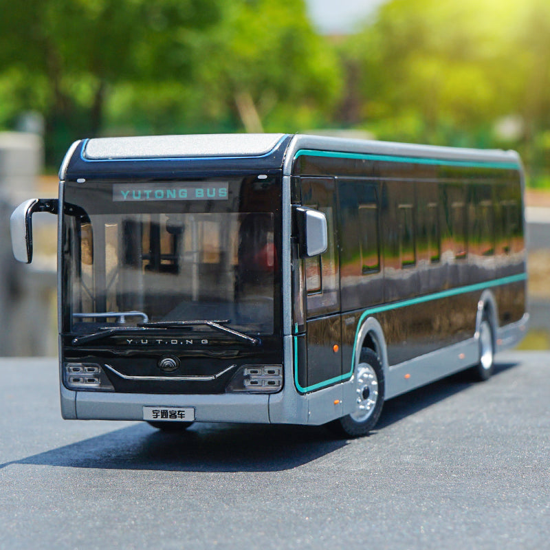 1:42 Yutong U12 Black Diamond Shanghai Pure Electric Bus With light