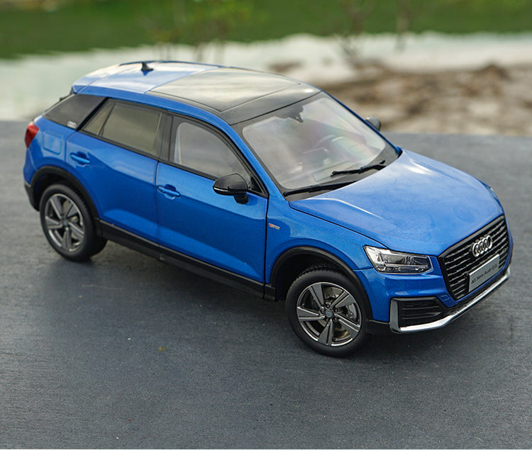 Original Factory 1:18 Diecast Alloy SUV Model 2019 All New Audi Q2L DIECAST CAR MODEL with small gift