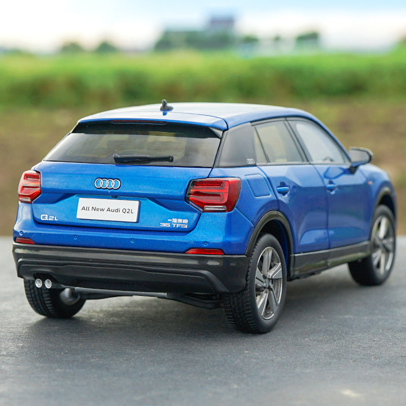 Original Factory 1:18 Diecast Alloy SUV Model 2019 All New Audi Q2L DIECAST CAR MODEL with small gift