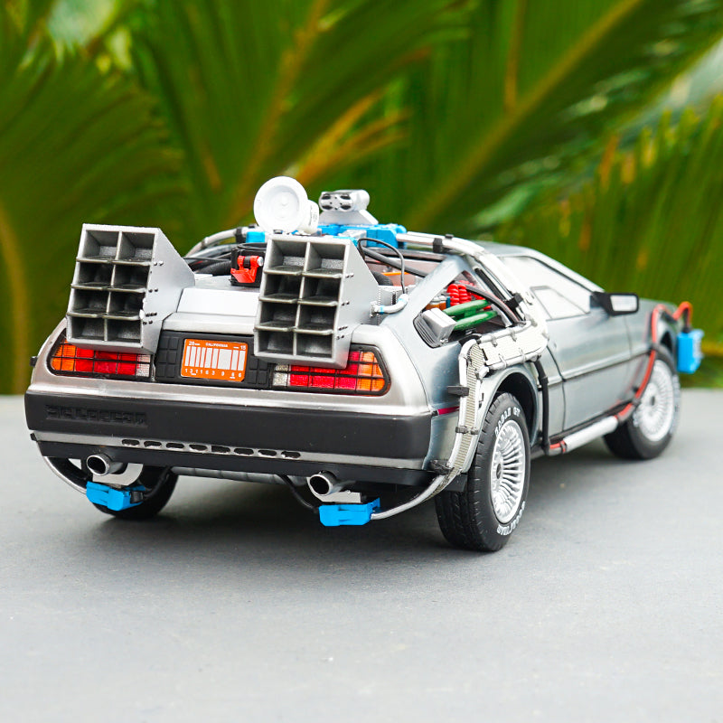 Original Hot Wheels 1:18 scale die cast DMC classic Back to The Future Time Machine with MR. Fusion