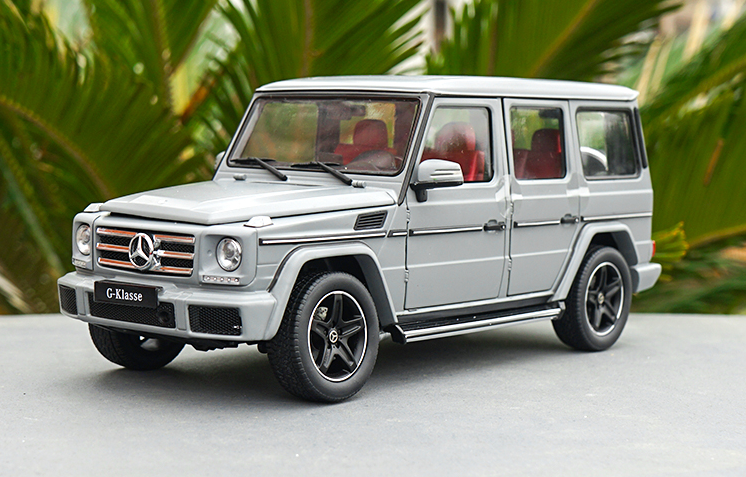 Original dealer version 1:18 Mercedes-Benz  G-Klasse G500 Benz G500 Diecast SUV car model with small gift