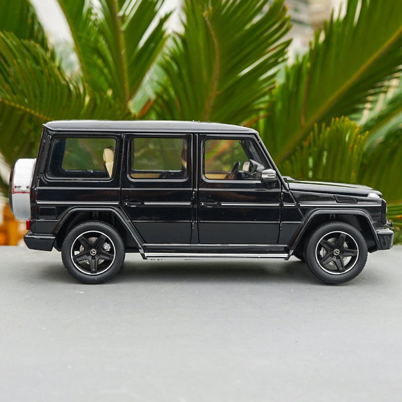 Original dealer version 1:18 Mercedes-Benz  G-Klasse G500 Benz G500 Diecast SUV car model with small gift