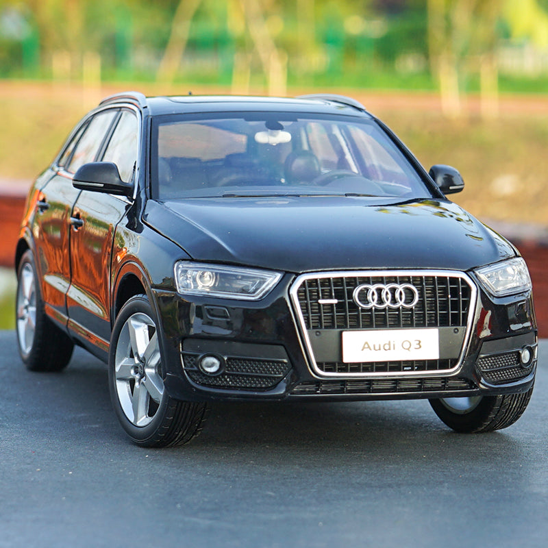 Original factory 1:18 Audi Q3 SUV car model black classic toy models for Birthday/christmas gifts, collection