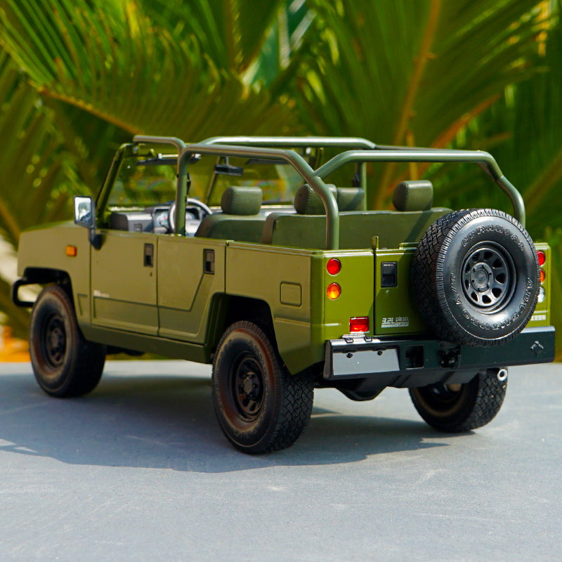 Original factory 1:18 BJC China Beiqi Warrior BJ2022JC Diecast off-road Army car model with small gift