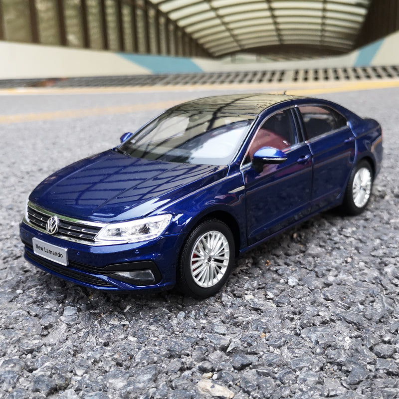 Original factory 1/18 Dealer Edition Volkswagen VW All NEW Lamando 2019 Diecast Car Model with small gift