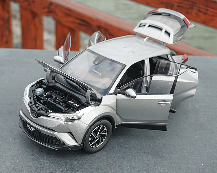 Original factory 1:18 TOYOTA IZOA DIE CAST MODEL with small gift