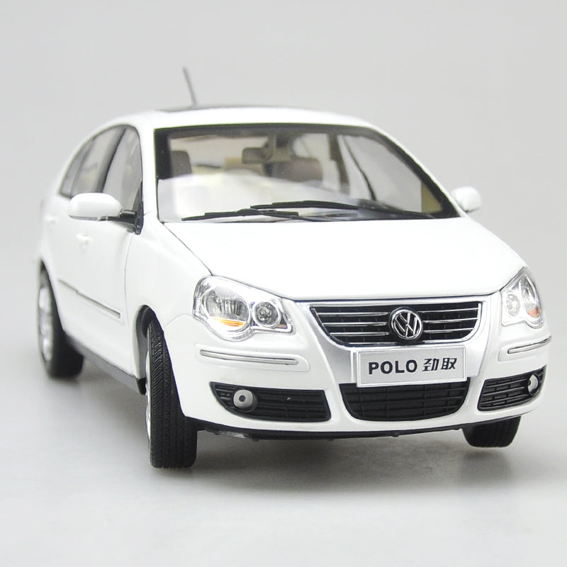 Original factory 1:18 Volkswagen VW Polo Jinqu white Sedan classic