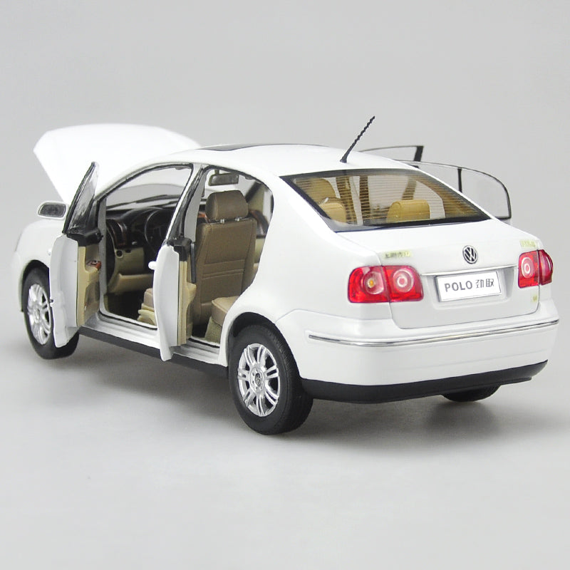 Original factory 1:18 Volkswagen VW Polo Jinqu white Sedan classic toy models for Birthday/christmas gifts, collection