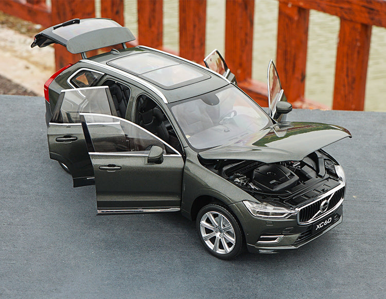 Original factory 1:18 Volvo NEW XC60 Sport version Alloy Metal classic toy models for gift, collection