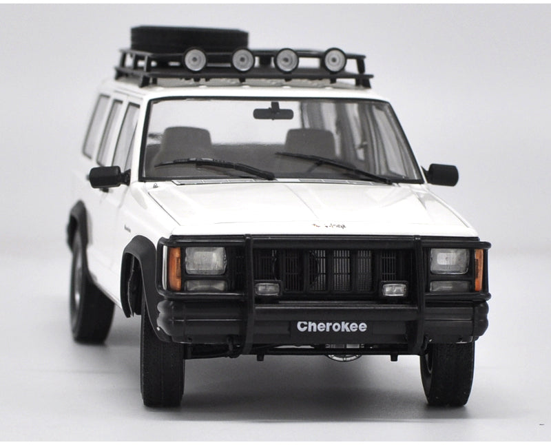 Original factory 1:18  beijing jeep 2500 Jeep Cherokee classic metal  toy models for Birthday/christmas gifts, collection