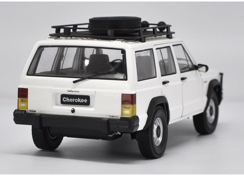 Original factory 1:18  beijing jeep 2500 Jeep Cherokee classic metal  toy models for Birthday/christmas gifts, collection