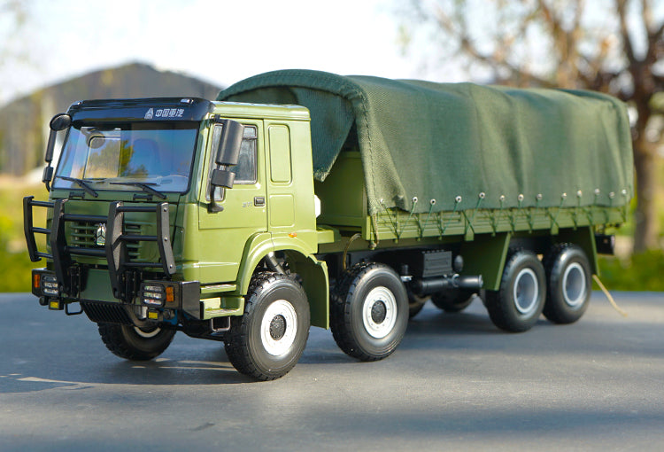 Original factory 1:24 HOWO 8*8 China Heavy duty military off-road truck model for collection, gift