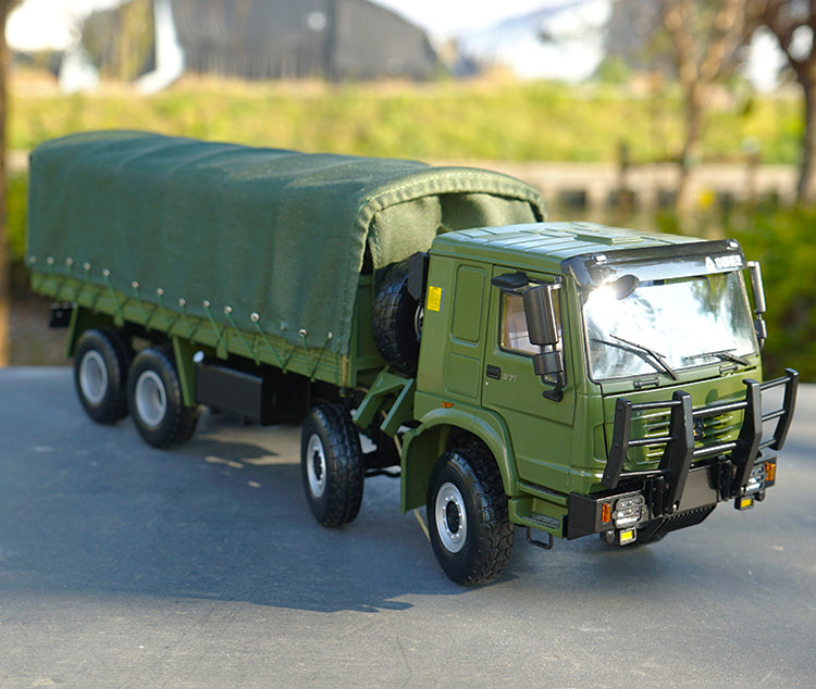 Original factory 1:24 HOWO 8*8 China Heavy duty military off-road truck model for collection, gift