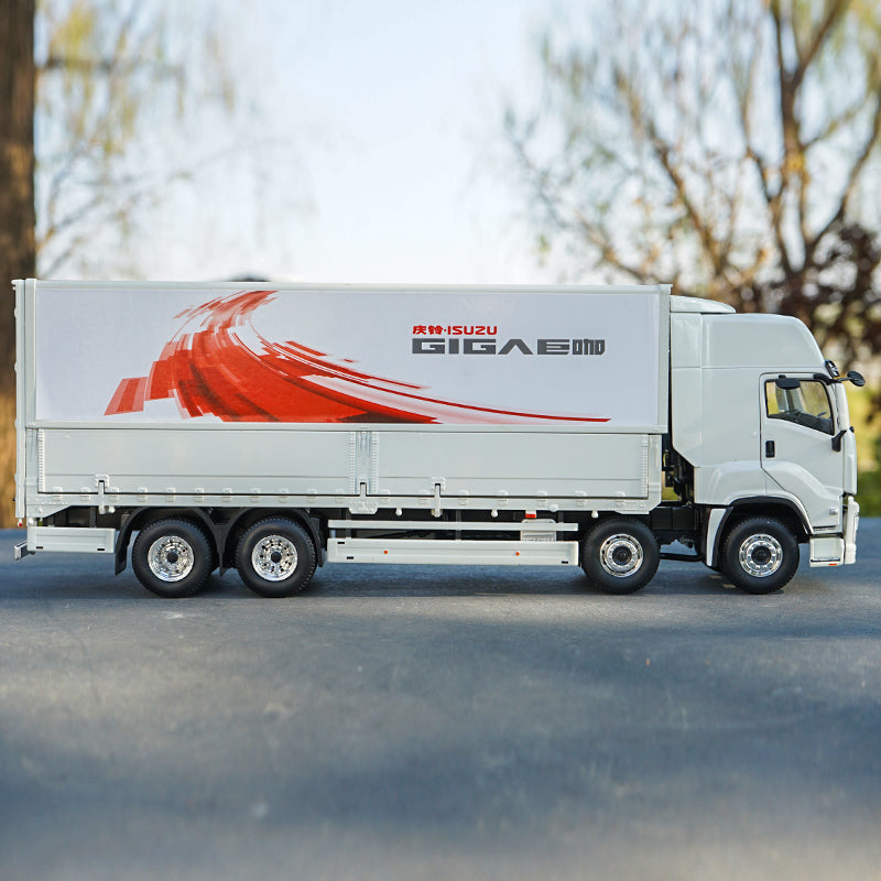Original factory 1:32 ISUZU GIGA 4X2 Van Express Container Truck